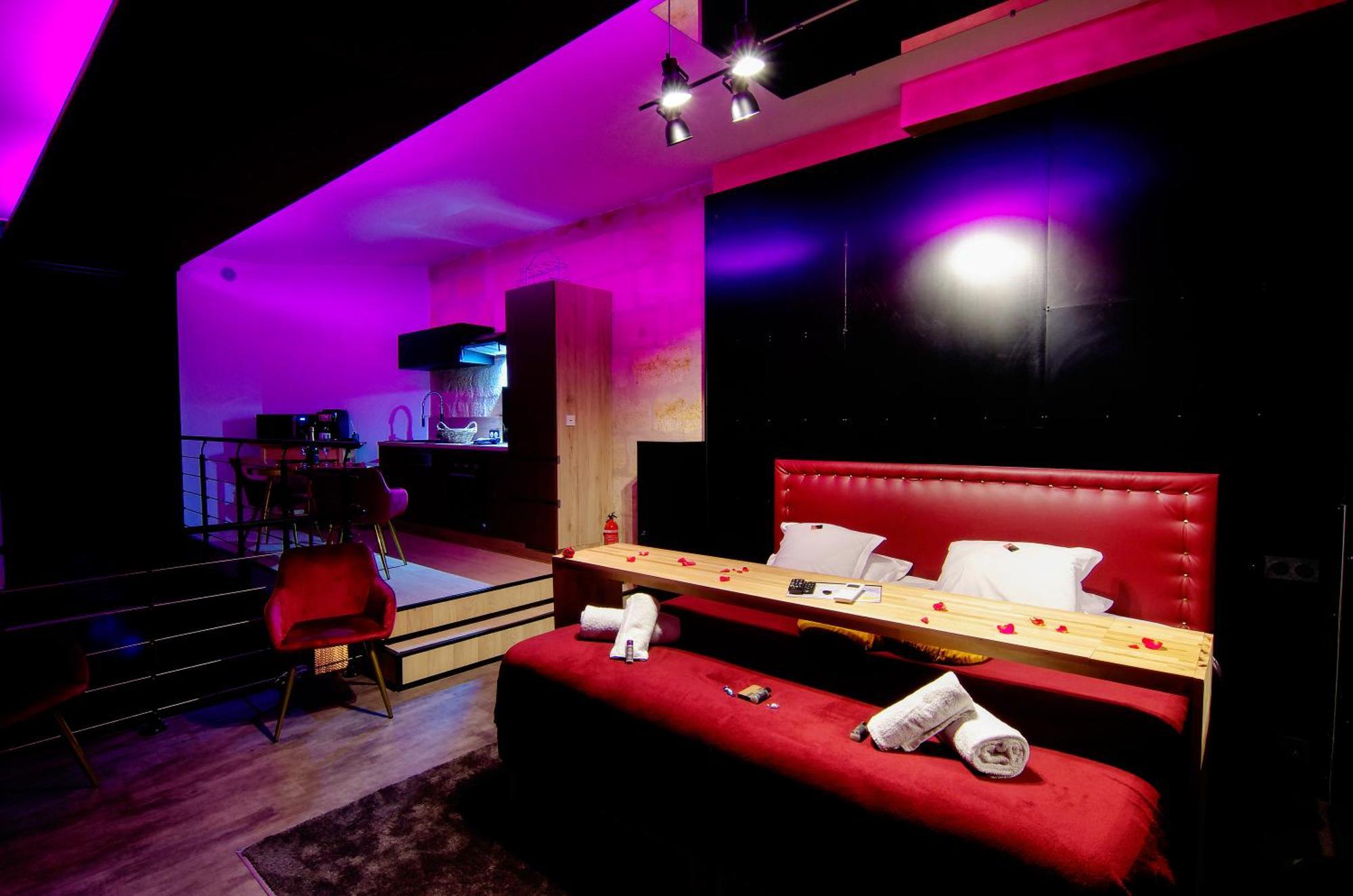 Mieuxqualhotel Jacuzzi Privatif Love Room Burdeos Exterior foto